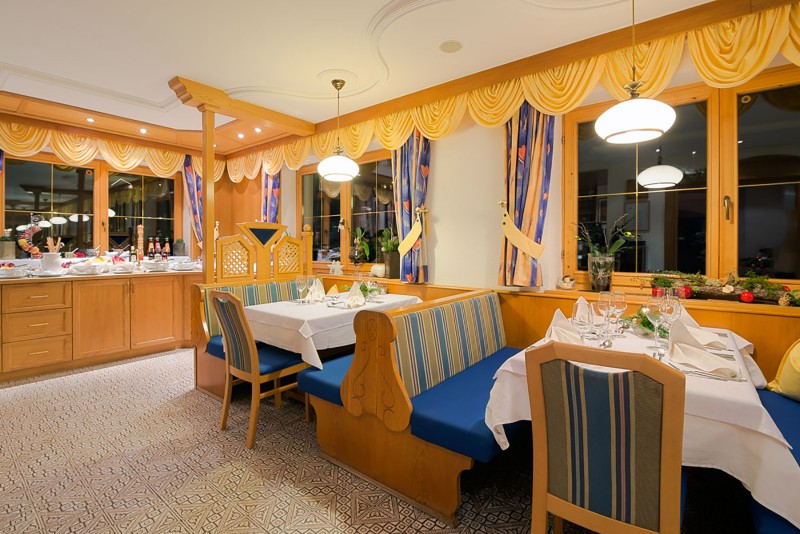 Bild: Genießen im Restaurant Hotel Enzian See