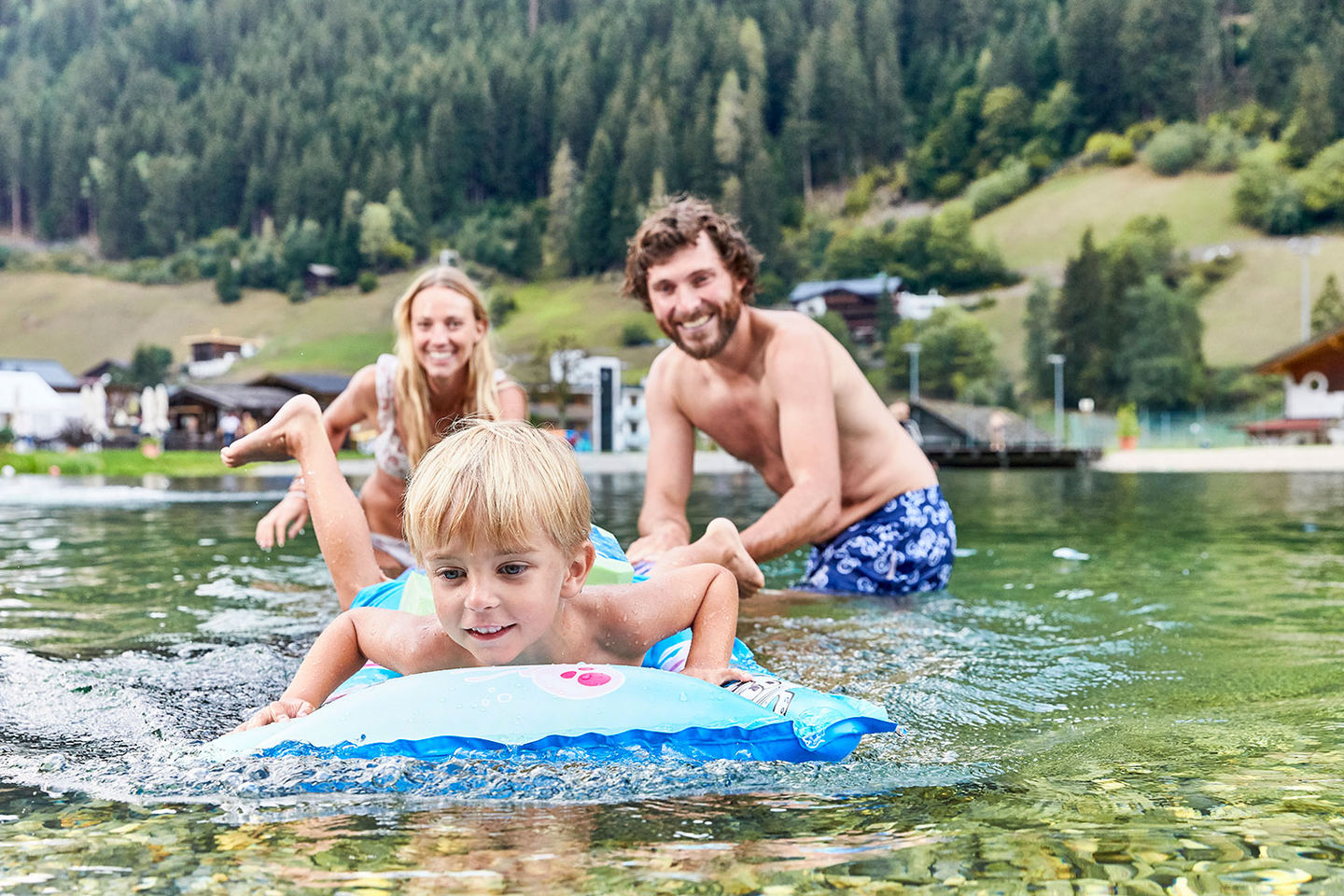 Bergsommer mit Badesee im Hotel Enzian